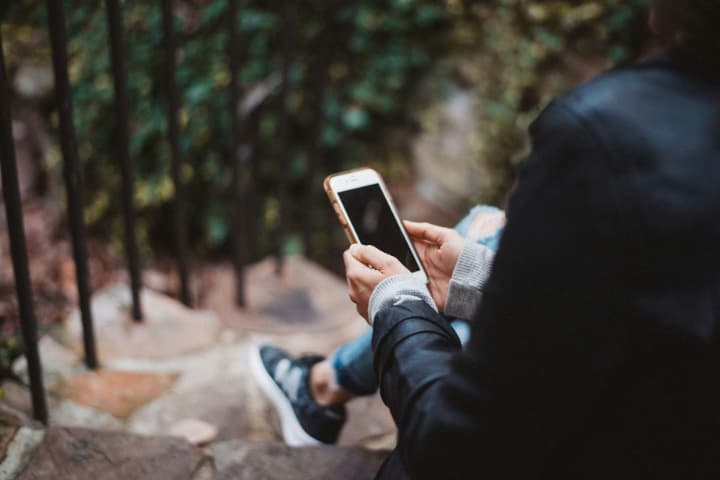 AndroidとiPhoneの国内シェア率の最新情勢は?世界との比較も解説