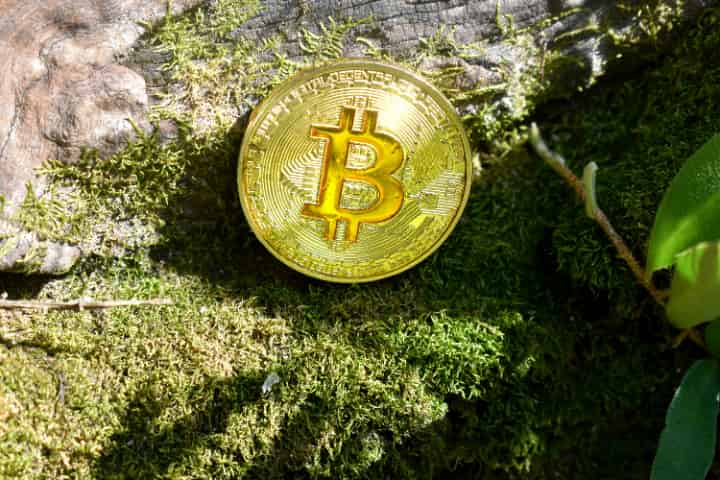高騰するビットコインの要因は?