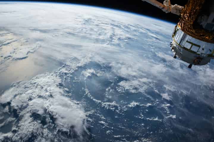 「チ。-地球の運動について-」に見る地動説の探求と歴史的弾圧のリアル