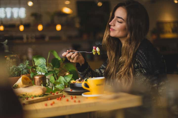 パチンコの意外なトリビアを解説。その起源や、「CR」の意味とは?