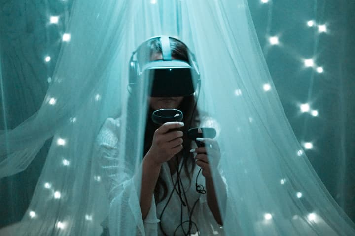 生成AIと5Gが切り開くVR・ARの未来 2025年の最新トレンド
