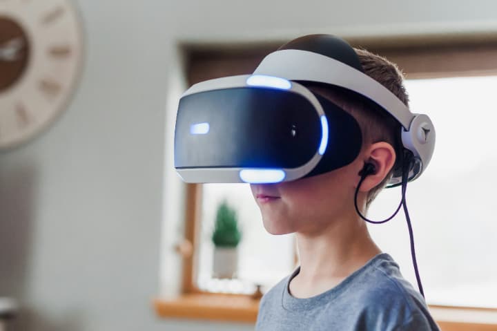 VRとARがどのような性能でどう違うのか根本的にわかりやすく解説