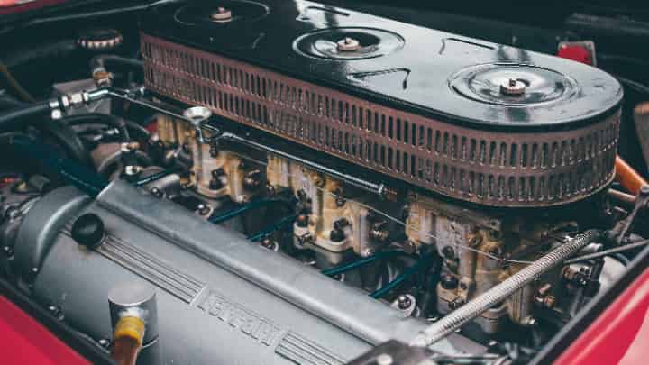 エンジンの整備は選手自ら行っている? ボートレースのトリビアを紹介。