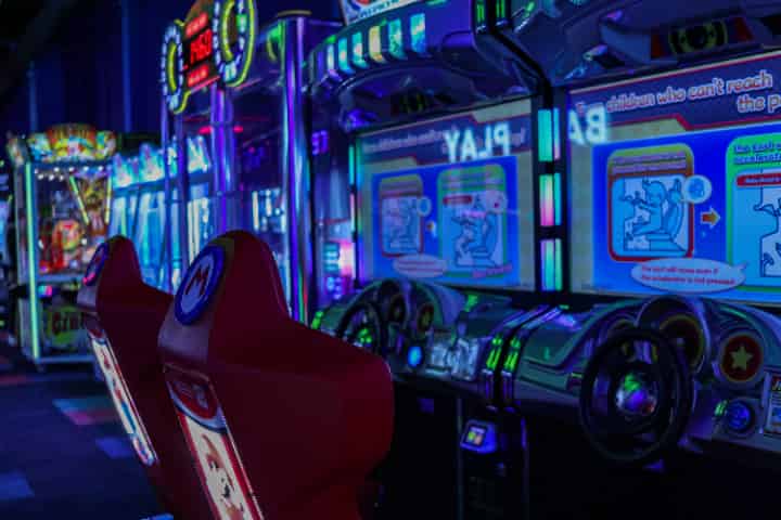 臨場感たっぷり！自宅では味わえないアーケードならではのレースゲーム3選
