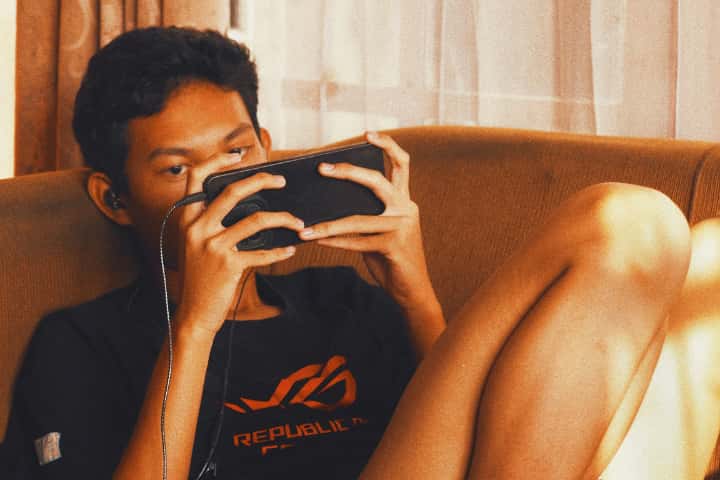 オンラインゲームで国内外のゲーマーと一緒に楽しい時間を共有しよう